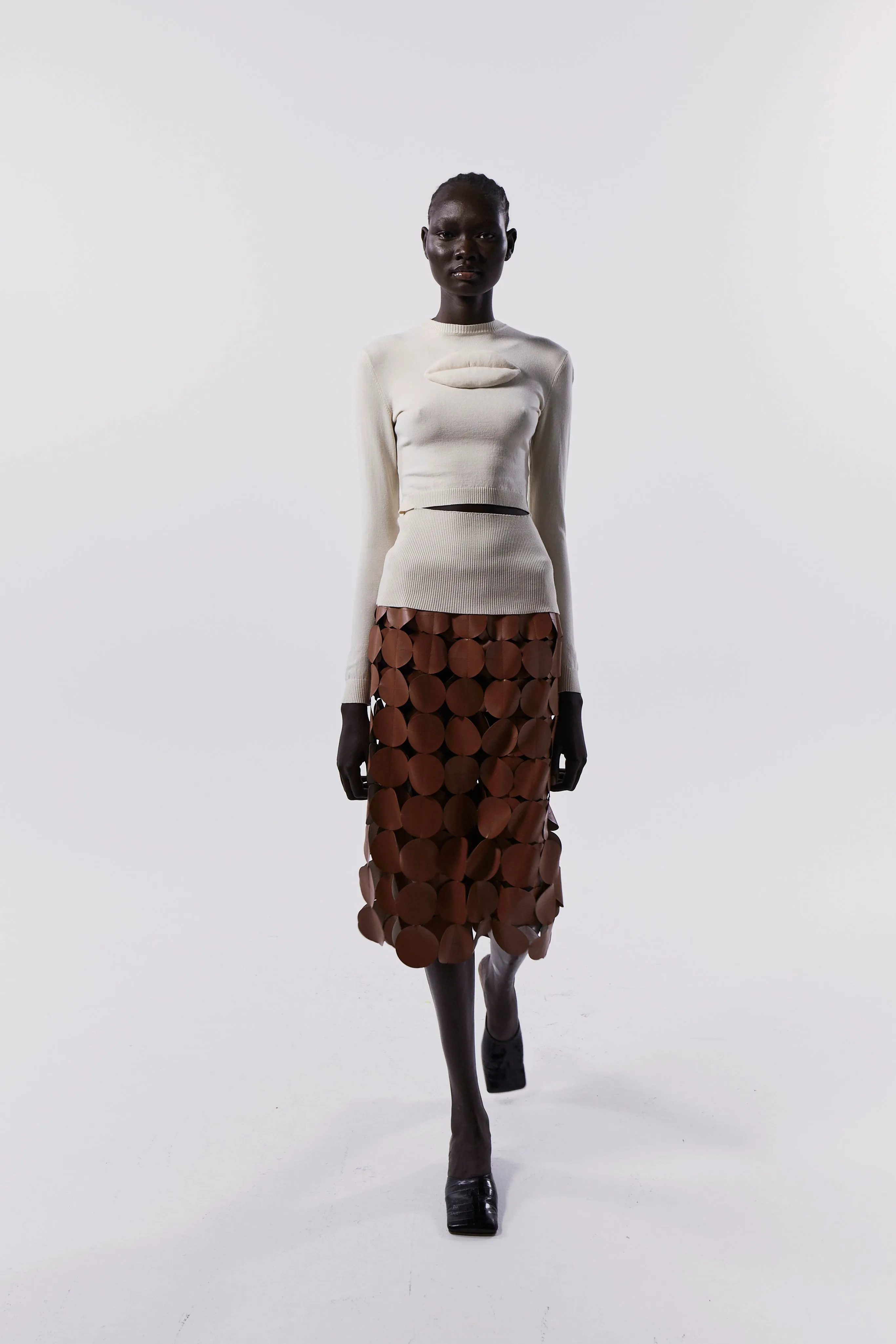 Knit Top Front Waist Line Cutout Lip Appliqué Ivory