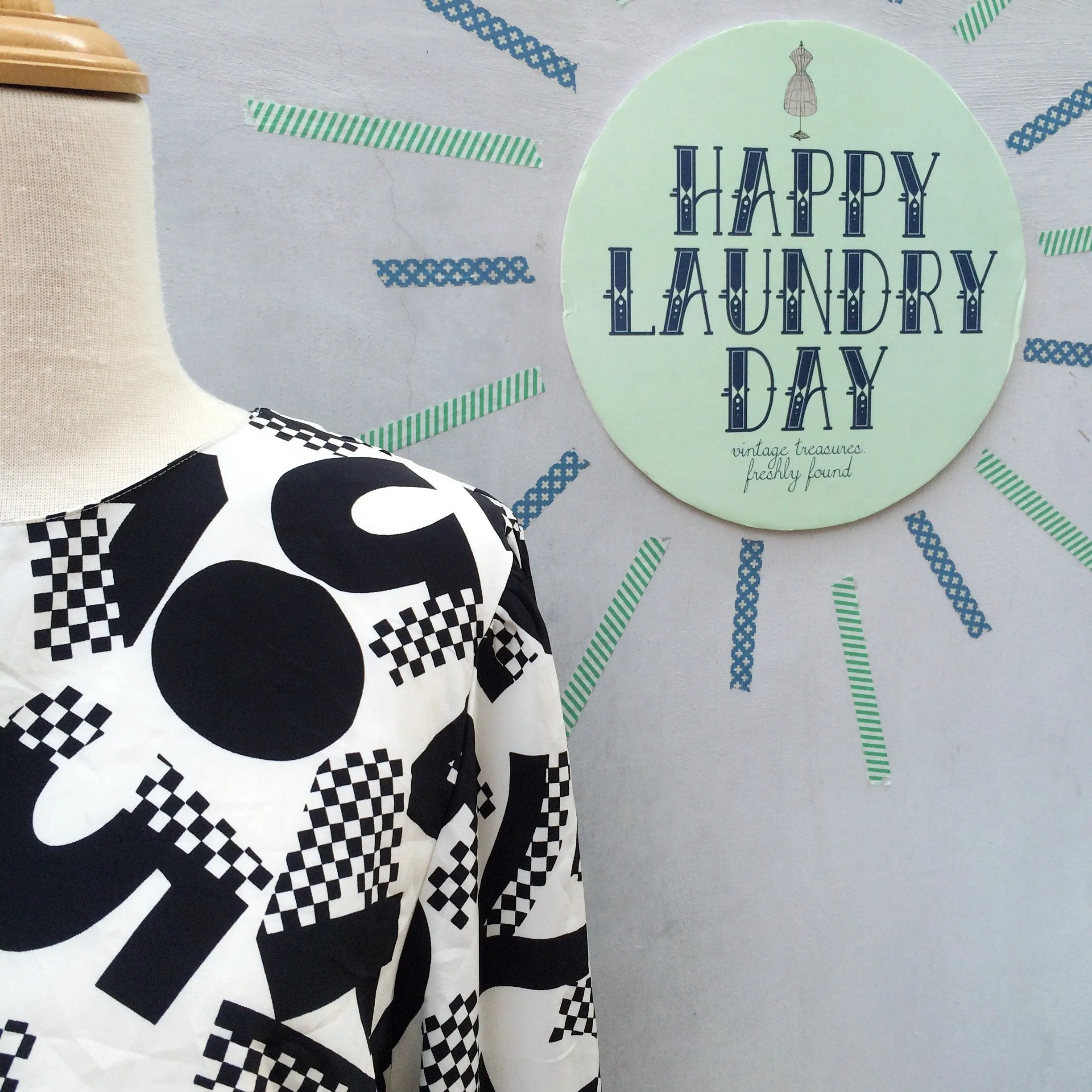 Long Division | Vintage 1980s long-sleeved Monochrome black and white Crop Top with Geometric Math Print